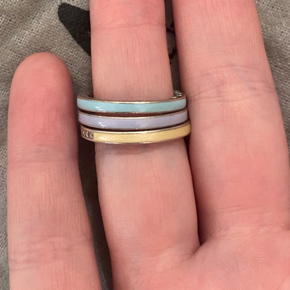 Pandora set of 3 bands size 7
Paid 120 each - Selling all 3 together for 200 OBO